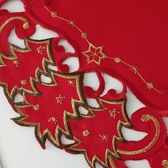 Christmas Round Table Topper - Picture 2 of 4